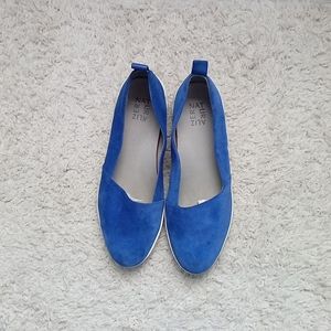 Women's blue suede loafers by Naturalizer. Size 10